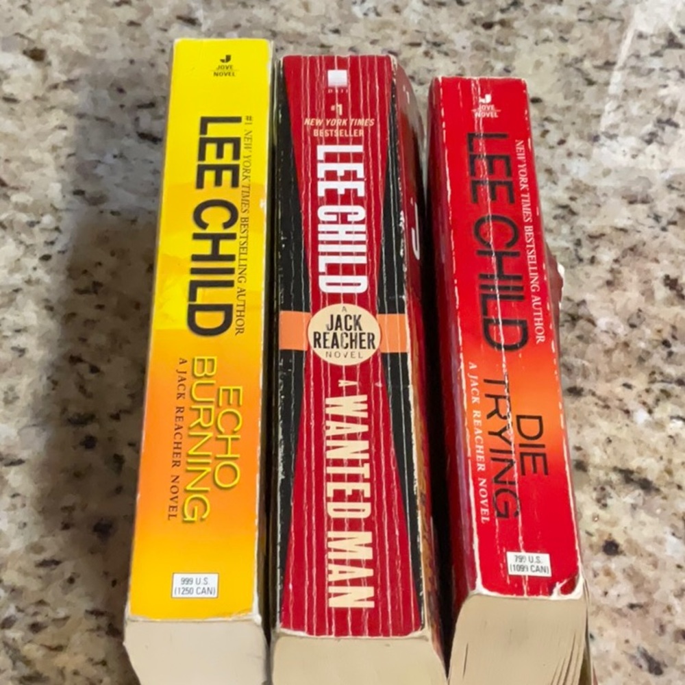 Lee Child 3 paperback books. See photo for novel names.